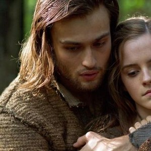 NOAH, from left: Douglas Booth, Emma Watson, 2014. ph: Niko Tavernise/©Paramount Pictures