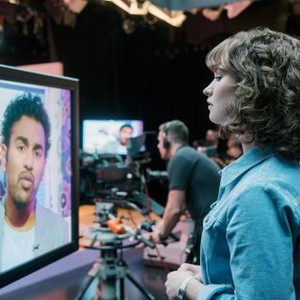YESTERDAY, FROM LEFT: HIMESH PATEL (ON TV SCREEN), LILY JAMES, 2019. PH: JONATHAN PRIME/© UNIVERSAL