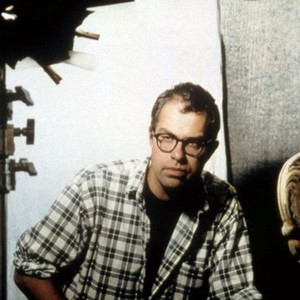 WITH A FRIEND LIKE HARRY, (aka HARRY, UN AMI QUI VOUS VEUT DU BIEN), director Dominik Moll, on set, 2000. ©Miramax
