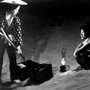 WOMAN IN THE DUNES, Kyoko Kishida, Eiji Okada, 1964