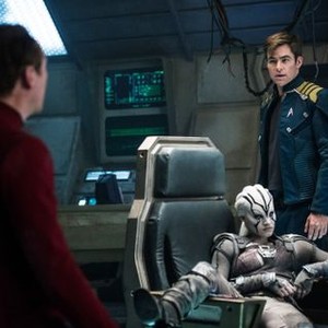 STAR TREK BEYOND, from left: Simon Pegg as Scotty, Sofia Boutella, Chris Pine as Kirk, 2016. ph: Kimberley French/© Paramount Pictures/coutesy