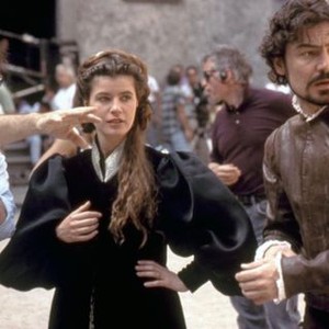 OTHELLO, director Oliver Parker, Irene Jacob, Nathaniel Parker, on set, 1995. ©Columbia Pictures