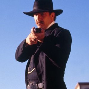Wyatt Earp (1994) photo 3
