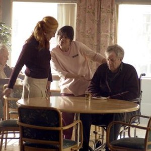 AWAY FROM HER, Julie Christie (front left), Kristen Thomson (front center), Michael Murphy (right), 2006. ©Lions Gate