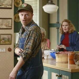Modern Family, Jesse Tyler Ferguson (L), Ann Guilbert (C), Celia Weston (R), 'ClosetCon '13', Season 5, Ep. #8, 11/20/2013, ©ABC