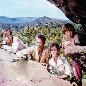 THE SWISS FAMILY ROBINSON, from left, Tommy Kirk, John Mills, Dorothy Maguire, Kevin Corcoran, 1960