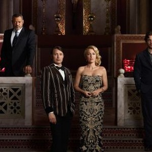 Caroline Dhavernas, Laurence Fishburne, Mads Mikkelsen, Gillian Anderson, Hugh Dancy and Tao Okamoto (from left)