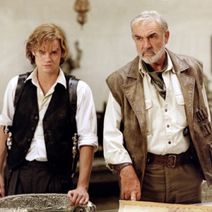 Sawyer (Shane West, left) and Quatermain (Sean Connery) plot their next move. photo 20