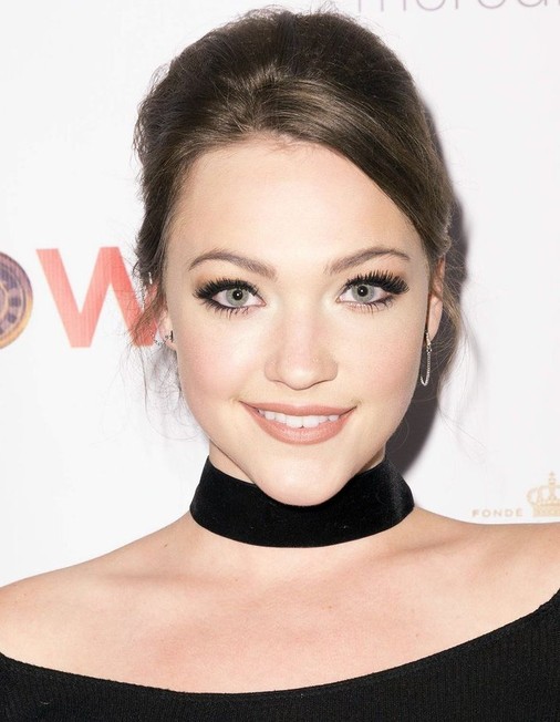 Violett Beane