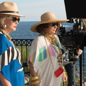 ABSOLUTELY FABULOUS: THE MOVIE, FROM LEFT: JOANNA LUMLEY, JENNIFER SAUNDERS, 2016. PH: DAVID APPLEBY/TM & COPYRIGHT © FOX SEARCHLIGHT PICTURES. ALL RIGHTS RESERVED