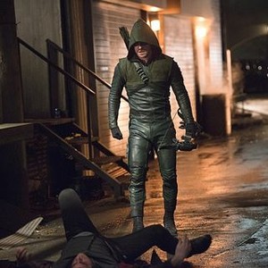 Arrow, Season 3: "The Offer"