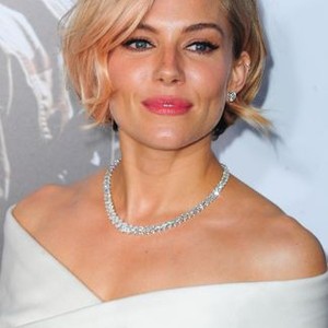 Sienna Miller at arrivals for AMERICAN SNIPER Premiere, Jazz at Lincoln Center''s Fredrick P. Rose Hall, New York, NY December 15, 2014. Photo By: Gregorio T. Binuya/Everett Collection