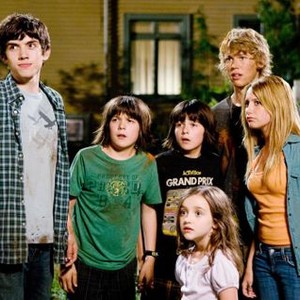 ALIENS IN THE ATTIC, from left: Carter Jenkins, Henri Young, Regan Young, Ashley Boettcher, Austin Robert Butler, Ashley Tisdale, 2009. Ph: Kirsty Griffin/TM and ©Copyright Twentieth Century Fox. All rights reserved.