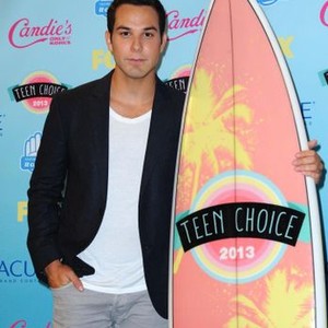 Skylar Astin in the press room for TEEN CHOICE Awards 2013 - Pressroom, Gibson Amphitheatre, Universal City, CA August 11, 2013. Photo By: Dee Cercone/Everett Collection