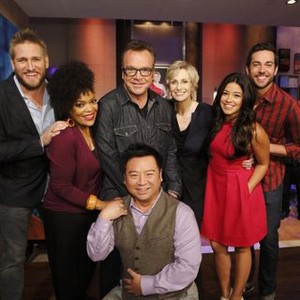 Hollywood Game Night, from left: Curtis Stone, Yvette Nicole Brown, Rex Lee, Tom Arnold, Jane Lynch, Gina Rodriguez, Zachary Levi, 'Don't Drink and Game Night', Season 3, Ep. #5, 08/04/2015, ©NBC