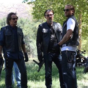 Sons of Anarchy, from left: Niko Nicotera, Kim Coates, Tommy J Flanagan, Charlie Hunnam, 'Wolfangel', Season 6, Ep. #4, 10/01/2013, ©FX