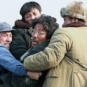 Chen Daoming (center) as Lu Yanshi in "Coming Home." photo 5