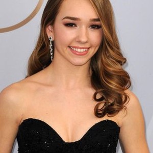 Holly Taylor at arrivals for 25th Annual Screen Actors Guild Awards - Arrivals 1, The Shrine Auditorium & Expo Hall, Los Angeles, CA January 27, 2019. Photo By: Priscilla Grant/Everett Collection