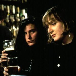 NAKED, Katrin Cartlidge, Lesley Sharp, 1993
