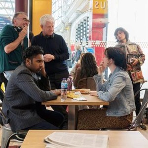 YESTERDAY, FRONT FROM LEFT: HIMESH PATEL, LILY JAMES; BACK FROM LEFT: DIRECTOR DANNY BOYLE, SCREENWRITER RICHARD CURTIS, ON-SET, 2019. PH: JONATHAN PRIME/© UNIVERSAL
