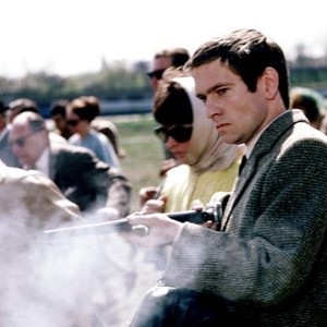 A DANDY IN ASPIC, foreground shooting gun: Tom Courtenay, 1968