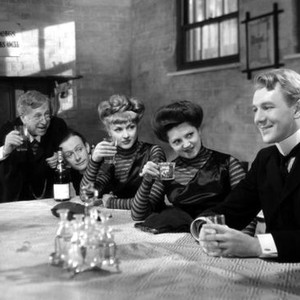 KIPPS, (aka THE REMARKABLE MR. KIPPS), from left: Edward Rigby, Mackenzie Ward, Betty Ann Davies, Hermione Baddeley, Michael Redgrave, 1941. TM & copyright ©20th Century Fox Film Corp. All rights reserved