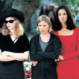 VENUS AND MARS, Fay Masterson, Julie Bowen, Daniela Amavia, 2001
