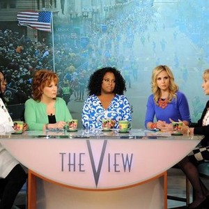 The View, from left: Whoopi Goldberg, Joy Behar, Sherri Shepherd, Elisabeth Hasselbeck, Barbara Walters, 08/11/1997, ©ABC
