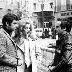 MISSISSIPPI MERMAID, (aka LA SIRENE DU MISSISSIPPI), Jean-Paul Belmondo, Catherine Deneuve, Francois Truffaut, on set in Paris, 1969