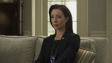 Watch house of cards season 3 online free on sale