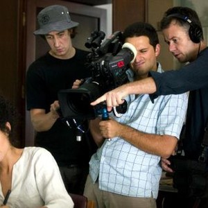 A MIGHTY HEART, Angelina Jolie as Mariane Pearl (left), cinematographer Marcel Zyskind (second from right), director Michael Winterbottom (right), on set, 2007. ©Paramount Vantage