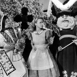 ALICE IN WONDERLAND, May Robson as the Queen of Hearts, Charlotte Henry as Alice, Alison Skipworth as the Duchess, 1933