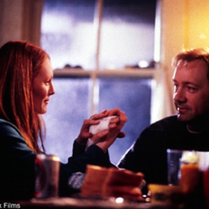 Julianne Moore and Kevin Spacey in Lasse Hallström's SHIPPING NEWS. photo 14