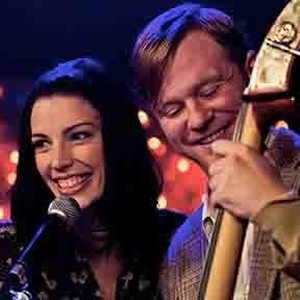 Jessica Paré as Alice and Brian Gleeson as Alan in "Standby." photo 15