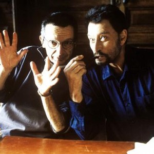 MAN ON THE TRAIN, (aka L'HOMME DU TRAIN), Director Patrice Leconte, Johnny Hallyday on the set, 2002, (c) Paramount Classics
