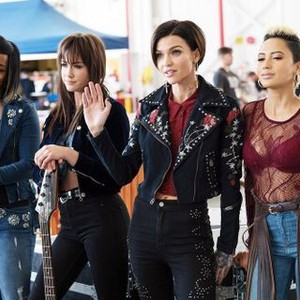PITCH PERFECT 3, RUBY ROSE (HAND UP), ANDY ALLO (RIGHT), 2017. PH: QUANTRELL D. COLBERT/©UNIVERSAL PICTURES