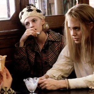 GIRL INTERRUPTED, Clea Duvall, Angela Bettis, Angelina Jolie, 1999, eating at the diner