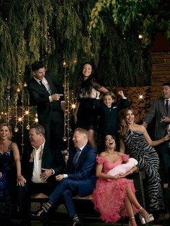 Watch modern family s11e01 sales