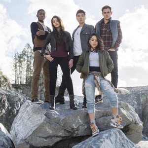 POWER RANGERS, From left: RJ Cyler, Naomi Scott, Ludi Lin, Becky G., Dacre Montgomery,  2017. ph: Kimberly French/© Lionsgate