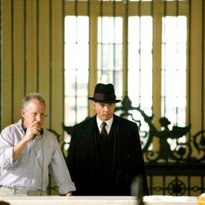 PUBLIC ENEMIES, from left: director Michael Mann, Johnny Depp as John Dillinger, on set, 2009. Ph: Peter Mountain/©Universal