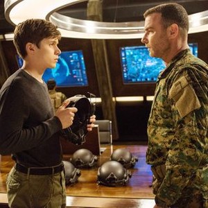 THE 5TH WAVE, (aka THE FIFTH WAVE), from left: Nick Robinson, Liev Schreiber, 2016. ph: Chuck Zlotnick/©Columbia Pictures