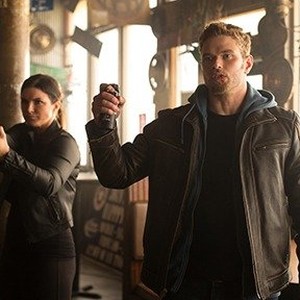 (L-R) Gina Carano as Victoria and Kellan Lutz as Harry Turner and in "Extraction." photo 17