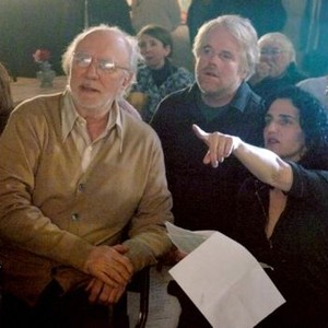 THE SAVAGES, front row: Laura Linney, Philip Bosco, Philip Seymour Hoffman, director Tamara Jenkins, on set, 2007. ©Fox Searchlight. All rights reserved