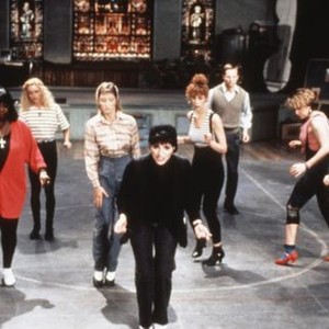 STEPPING OUT, Liza Minnelli (front), from left: Carol Woods, Jane krakowski (rear), Sheila McCarthy, Ellen Greene, Bill Irwin (rear), Robyn Stevan, Andrea Martin (rear), Julie Walters, 1991, © Paramount