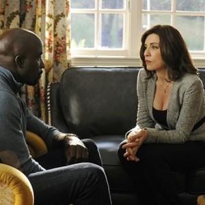The Good Wife, Mike Colter (L), Julianna Margulies (R), 09/22/2009, ©CBS