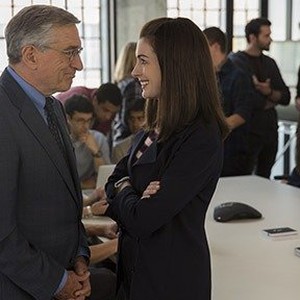 Robert De Niro as Ben Whittaker and Anne Hathaway as Jules Ostin in "The Intern." photo 13