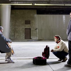 THE SOLOIST, from left: Jamie Foxx, director Joe Wright, Robert Downey Jr., on set, 2009. PH: Francois Duhamel/©DreamWorks SKG