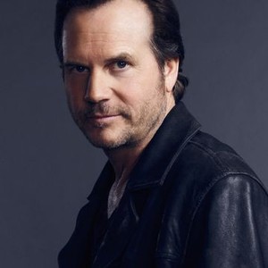 Bill Paxton as Detective Frank Rourke