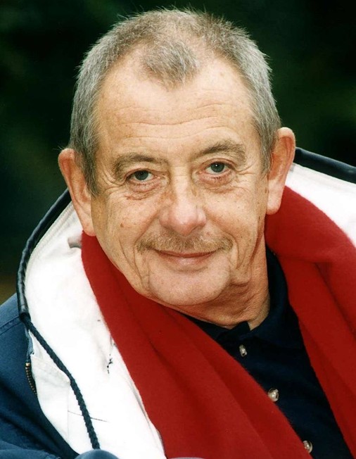 Derek Fowlds