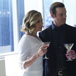 The Catch, Sonya Walger (L), Peter Krause (R), 'The Benefactor', Season 1, Ep. #6, 04/28/2016, ©ABC